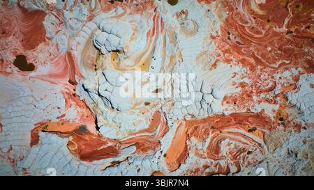 Motifs de grès tourbillonnants aériens et formation de poches blanches vue de haut en bas Banque D'Images
