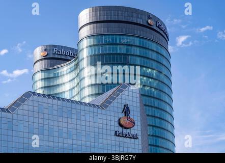 Spiegelnde Fassade des Rabobank Gebäude am Hauptbahnhof, Utrecht Centraal, Niederlande Rabobank *** façade reflétant le bâtiment Rabobank à la gare centrale, Utrecht Centraal, pays-Bas Rabobank Banque D'Images