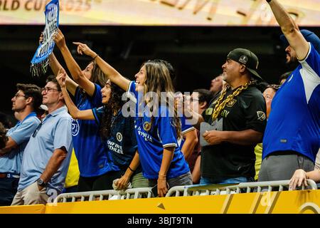 Atlanta, Géorgie, États-Unis. 16 juin 2025. Les fans de Chelsea FC sont vus en fête lors d'un match de Coupe du monde des clubs de la FIFA contre le Los Angeles Football Club au stade Mercedes-Benz. (Crédit image : © Malachi Gabriel/ZUMA Press Wire) USAGE ÉDITORIAL SEULEMENT ! Non destiné à UN USAGE commercial ! Crédit : ZUMA Press, Inc/Alamy Live News Banque D'Images