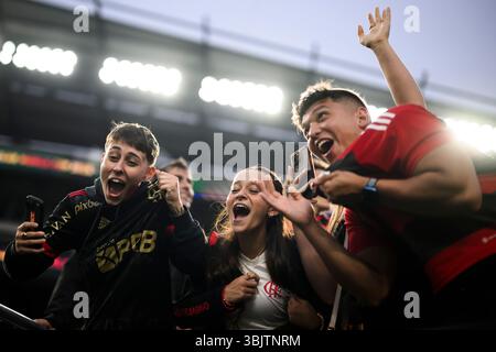 Philadelphie, États-Unis. 16 juin 2025. Les fans de CR Flamengo montrent leur soutien avant le match de la Coupe du monde des clubs de la FIFA entre CR Flamengo et Esperance sportive de Tunis. Crédit : Nicolò Campo/Alamy Live News Banque D'Images