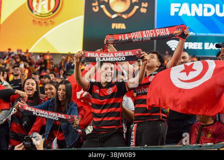 Philadelphie, Pennsylvanie, États-Unis. 16 juin 2025. Les fans de CR Flamengo célèbrent le match au Lincoln Financial Field à Philadelphie PA (crédit image : © Ricky Fitchett/ZUMA Press Wire) USAGE ÉDITORIAL SEULEMENT ! Non destiné à UN USAGE commercial ! Crédit : ZUMA Press, Inc/Alamy Live News Banque D'Images