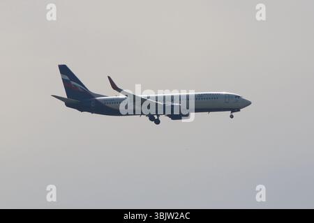 Saint-Pétersbourg, Russie. 16 juin 2025. Un avion Aeroflot est vu dans le ciel au-dessus de l'aéroport de Pulkovo. (Photo de Maksim Konstantinov/SOPA images/SIPA USA) crédit : SIPA USA/Alamy Live News Banque D'Images