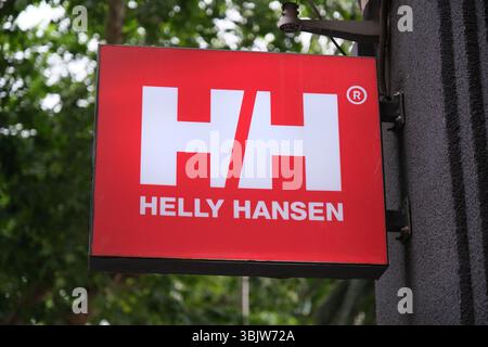 Shanghai, Chine-11 mai 2025 : logo de la marque de la société Helly Hansen Banque D'Images