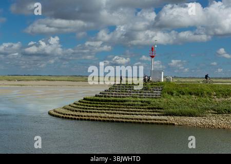 Saint-Valery-sur-somme (Nord de la France) : phare au bout de la digue. Parc naturel régional « parc naturel régional de la Baie de somme Picardie Banque D'Images