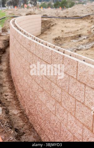 Construction d'un nouveau mur de soutènement extérieur Banque D'Images