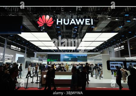 Shanghai, Chine-26 avril 2025 : stand de la société Huawei au salon de l'auto de Shanghai Banque D'Images
