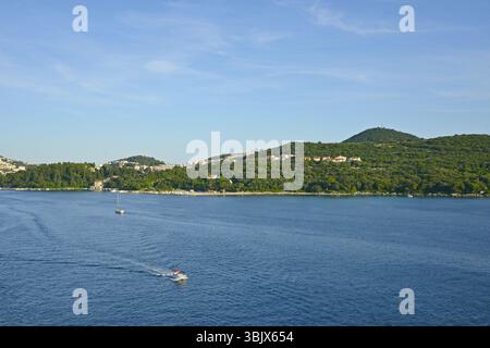 Vue panoramique sur la côte de Dubrovnik, considérée comme la perle de l'Adriatique croate. Banque D'Images
