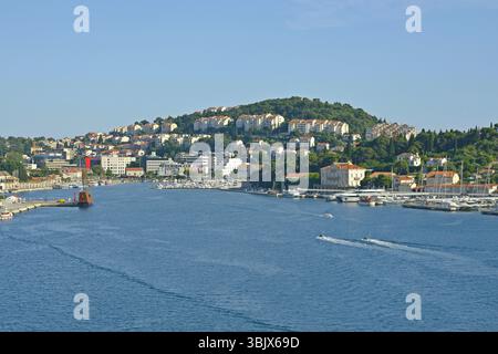 Vue panoramique sur la côte de Dubrovnik, considérée comme la perle de l'Adriatique croate. Banque D'Images