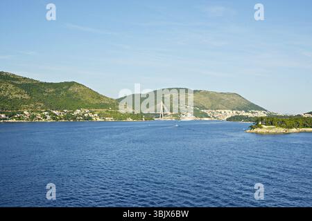 Vue panoramique sur la côte de Dubrovnik, considérée comme la perle de l'Adriatique croate. Banque D'Images
