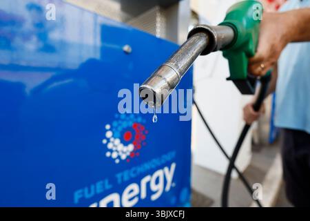 Roma, Italie. 18 août 2023. Foto Cecilia Fabiano /LaPresse 18– ; 8— ; 2023— ;Roma — ; Italia — ; Cronaca — ; Caro Carburante, appello per il taglio delle accise — ; Nella Foto : un distributore August 18, 2023 — ;Rome Italie — ; News — ;cher carburant, appel pour la réduction des droits d'accise — ; dans la photo : une station-service crédit : LaPresse/Alamy Live News Banque D'Images