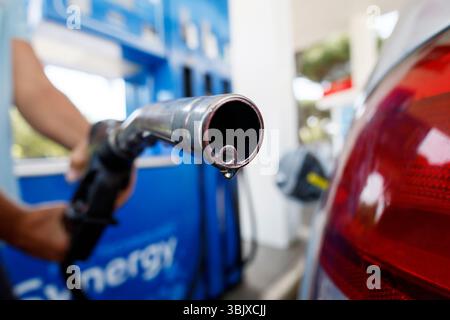 Roma, Italie. 18 août 2023. Foto Cecilia Fabiano /LaPresse 18– ; 8— ; 2023— ;Roma — ; Italia — ; Cronaca — ; Caro Carburante, appello per il taglio delle accise — ; Nella Foto : un distributore August 18, 2023 — ;Rome Italie — ; News — ;cher carburant, appel pour la réduction des droits d'accise — ; dans la photo : une station-service crédit : LaPresse/Alamy Live News Banque D'Images