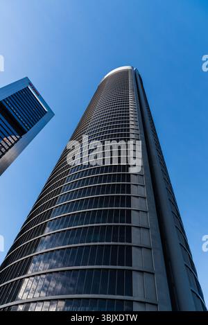 Vue en bas angle des gratte-ciels à Cuatro Torres, Madrid Banque D'Images
