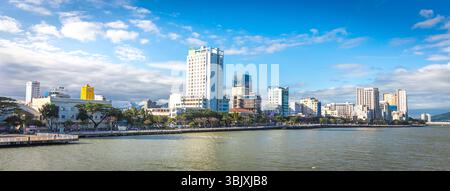Da nang, Vietnam - janvier 05, 2019 : panorama de la ville de Da Nang avec Han River Banque D'Images