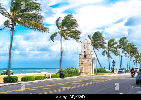 Palm Beach, Floride, États-Unis - 14 septembre 2019 : tour de l'horloge Worth Avenue en Floride, États-Unis Banque D'Images
