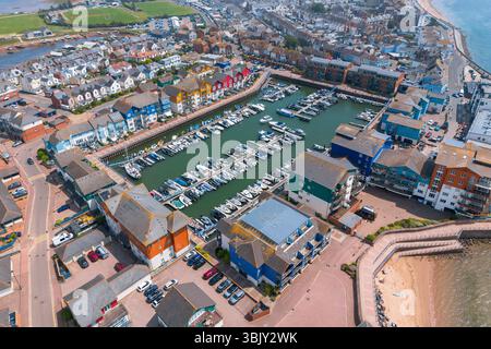 Exmouth, Devon, Royaume-Uni. 17 juin 2025. Météo britannique. Vue aérienne générale d'Exmouth Marina à Exmouth dans le Devon lors d'un après-midi de soleil brûlant. Crédit photo : Graham Hunt/Alamy Live News Banque D'Images