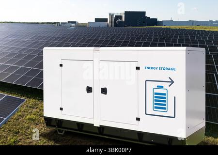 Centrale solaire avec stockage d'énergie. Banque D'Images