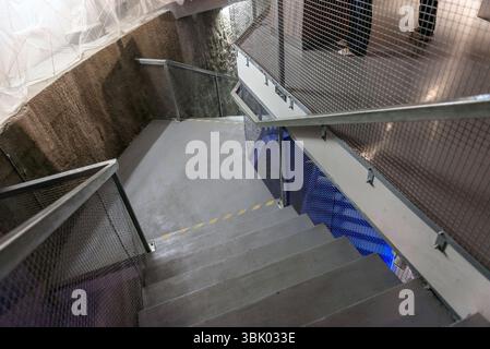 Voir l'envers d'un escalier à coup d'angle Banque D'Images
