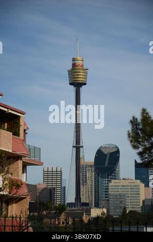Sydney, New Sowth Wales, Australie. 19 mai 2013 : Tour de Sydney avec Coca-Cola branding dans un ciel dégagé. Banque D'Images