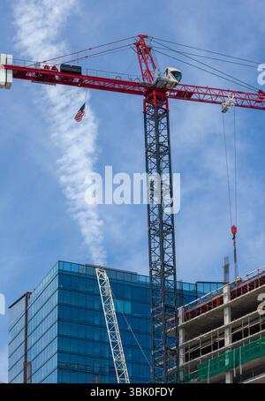 Detroit (Michigan) - construction de l'hôtel JW Marriott Detroit Water Square de 25 étages. Le bâtiment est à côté du nouvel appartement de luxe Water Square Banque D'Images