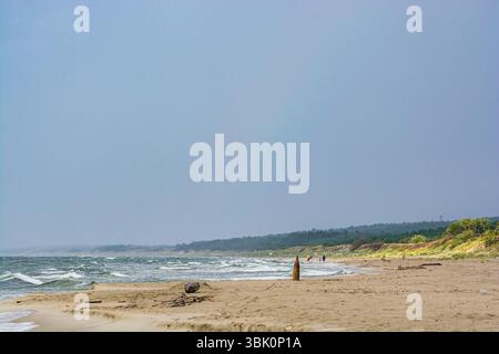 Krynica Morska, Pologne - 17 août 2021. Plage de Nowa Karczma - frontière entre la Russie et la Pologne sur Vistule Spit Banque D'Images