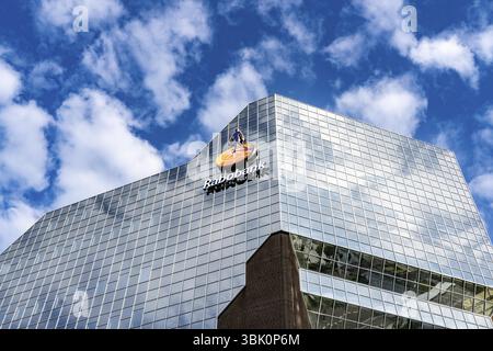 Façade réfléchissante du bâtiment Rabobank à la gare centrale, Utrecht Centraal, pays-Bas Banque D'Images