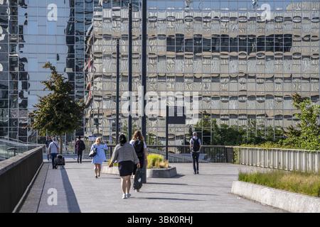 Façade réfléchissante du bâtiment Rabobank à la gare centrale, Utrecht Centraal, pays-Bas Banque D'Images