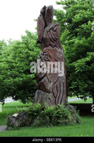 Sculpture en bois des artistes genevois Sylvio Asseo et Regula Schultz intitulée 'la clef se trouve dans l'Arbrimaux'. Banque D'Images
