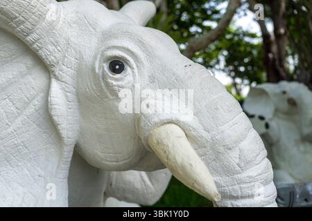 Bali, Indonésie - 19 décembre 2024 : statue d'éléphant devant le monument de la péninsule de Bali Banque D'Images