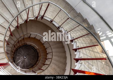 Voir l'envers d'un escalier à coup d'angle Banque D'Images