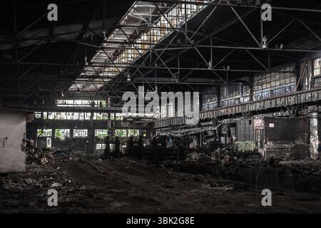 Grand hall industriel à faible angle de lumière tourné Banque D'Images