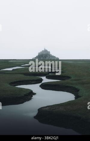 Le Mont Saint Michel lors des grandes marées de mars 2025. Banque D'Images