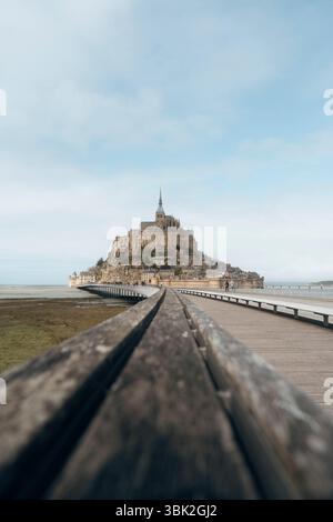 Le Mont Saint Michel lors des grandes marées de mars 2025. Banque D'Images