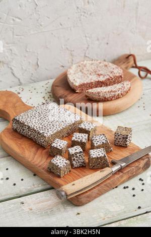Tempeh maison – une protéine fermentée à base de plantes à base de soja, parfaite pour une alimentation propre, des repas végétaliens, la santé intestinale Banque D'Images