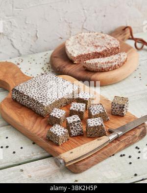 Tempeh maison – une protéine fermentée à base de plantes à base de soja, parfaite pour une alimentation propre, des repas végétaliens, la santé intestinale Banque D'Images
