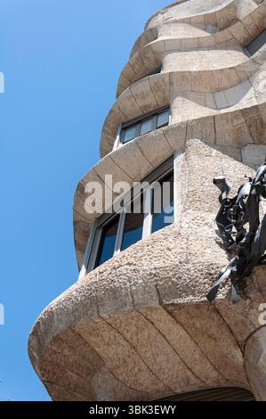 Détail de Casa Mila aka la Pedrera par Antoni Gaudi, architecture moderniste et Patrimoine UNESCO, Passeig de Gràcia, Barcelone, Espagne Banque D'Images