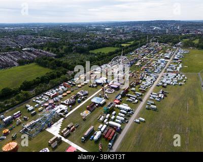 La foire Hoppings, l'une des plus grandes foires itinérantes d'Europe, sur Town Moor à Newcastle upon Tyne. La foire annuelle itinérante a lieu au cours de la dernière semaine de juin et a commencé comme une foire de tempérance en 1882. Date de la photo : mercredi 18 juin 2025. Banque D'Images
