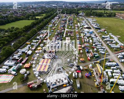 La foire Hoppings, l'une des plus grandes foires itinérantes d'Europe, sur Town Moor à Newcastle upon Tyne. La foire annuelle itinérante a lieu au cours de la dernière semaine de juin et a commencé comme une foire de tempérance en 1882. Date de la photo : mercredi 18 juin 2025. Banque D'Images