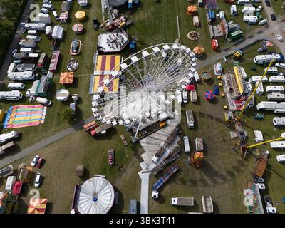 La foire Hoppings, l'une des plus grandes foires itinérantes d'Europe, sur Town Moor à Newcastle upon Tyne. La foire annuelle itinérante a lieu au cours de la dernière semaine de juin et a commencé comme une foire de tempérance en 1882. Date de la photo : mercredi 18 juin 2025. Banque D'Images