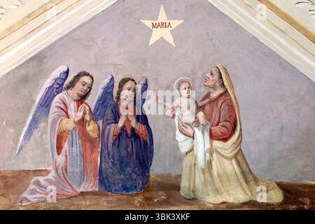 Église Saint Jean Baptiste. Peinture murale de F Mucengo. Naissance de la Vierge Marie. Megève.France. Banque D'Images