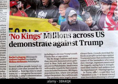 Des millions de personnes à travers les États-Unis manifestent contre le journal Trump' Guardian titre les protestations américaines contre Trump article 16 juin 2025 Londres Angleterre Royaume-Uni Banque D'Images