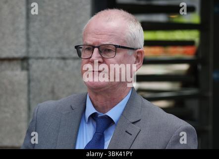 L'inspecteur en chef Finbarr Colfer de l'autorité d'information et de qualité de la santé (Hiqa) quitte Leinster House, Dublin, après que des représentants de Hiqa ont comparu devant le Comité de la santé au sujet des normes de soins dans les maisons de retraite. Date de la photo : mercredi 18 juin 2025. Banque D'Images