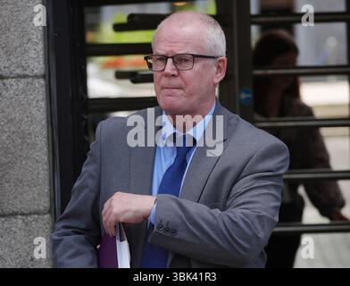 L'inspecteur en chef Finbarr Colfer de l'autorité d'information et de qualité de la santé (Hiqa) quitte Leinster House, Dublin, après que des représentants de Hiqa ont comparu devant le Comité de la santé au sujet des normes de soins dans les maisons de retraite. Date de la photo : mercredi 18 juin 2025. Banque D'Images