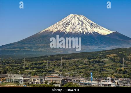 Mont Fuji vu depuis Shinkansen Bullet train, Shizuoka, Japon Banque D'Images