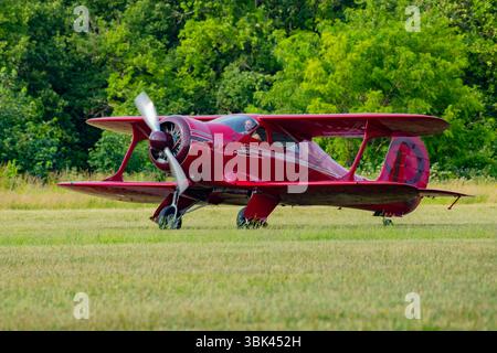 Beechcraft Model 17 Staggerwing au salon aérien le temps des hélices 2025 à la Ferté-Alais, France Banque D'Images
