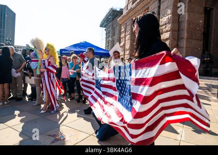 Austin, États-Unis. 14 juin 2025. Rassemblement de protestation "No Kings" au Capitole du Texas, 16 juin 2025, Austin, TX, USA (photo de Violeta Alvarez/Sipa USA) crédit : Sipa USA/Alamy Live News Banque D'Images