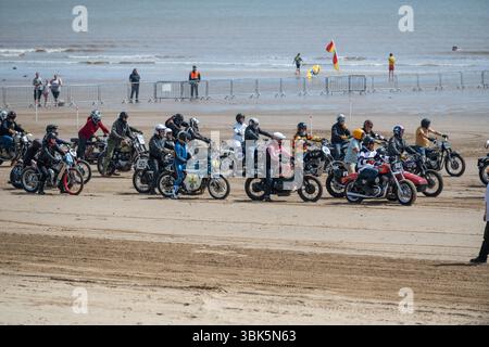 Course de dragsters « race the Waves » à Bridlington Banque D'Images