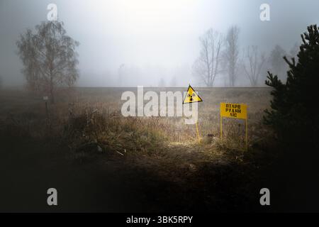 Méfiez-vous de la radioactivité en périphérie de Tchernobyl 2019 signe libre Banque D'Images