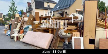 La maison est débarrassée des déchets encombrants à vendre Banque D'Images
