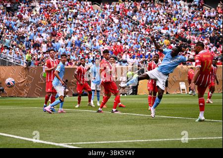 Philadelphie, États-Unis. 18 juin 2025. Jérémy Doku (11 ans), de Manchester City, marque la deuxième prison lors de la Manchester City vs Wydad AC dans le match de football du groupe G de la FIFA au Lincoln Financial Field à Philadelphie, PA, le 18 juin 2025. (Photo par Anthony Behar/Sipa USA) crédit : Sipa USA/Alamy Live News Banque D'Images