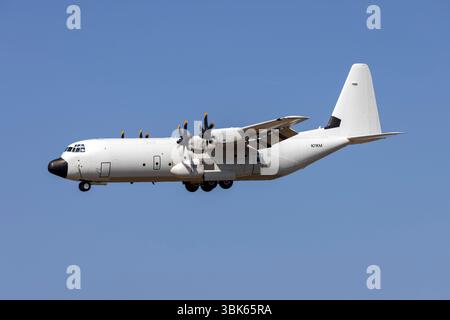 Pallas Aviation Lockheed Martin LM-100J Hercules (l-382) (REG : N71KM) sur la piste finale 31. Banque D'Images